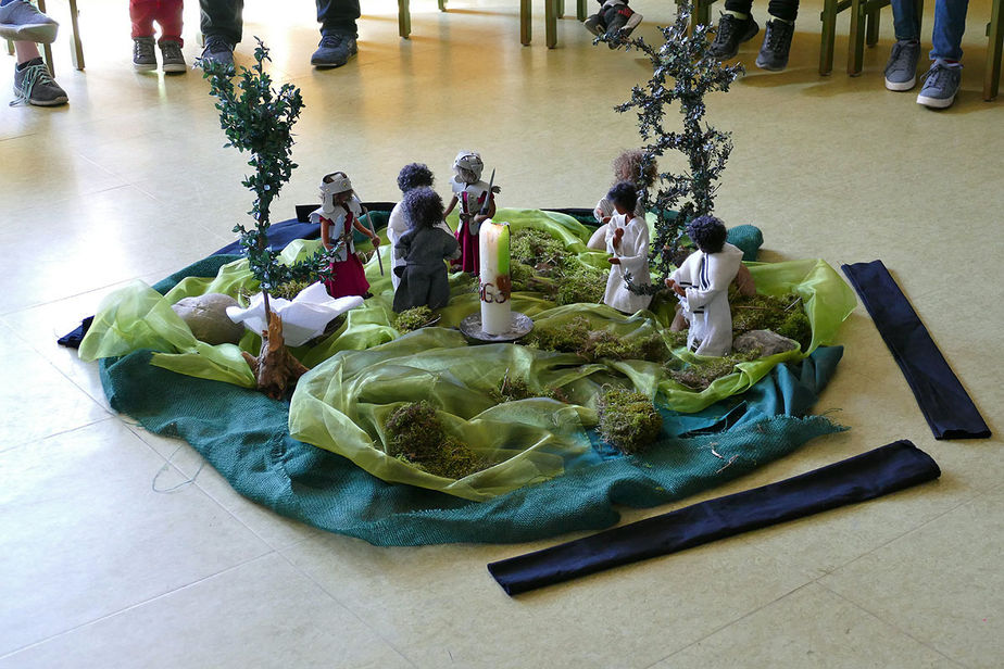 Kinderkarfreitagsliturgie im Gemeindezentrum